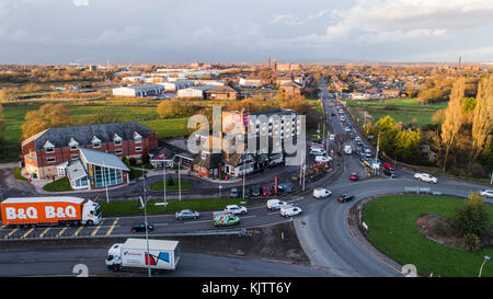 Luftaufnahme von Sporting Lodge Inns & Suites Greyhound Hotel, Warrington Road, Leigh, Greater Manchester, UK Stockfoto