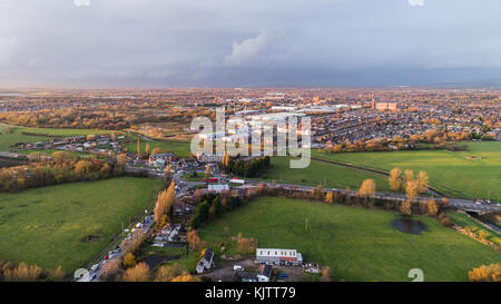 Luftaufnahme von Sporting Lodge Inns & Suites Greyhound Hotel, Warrington Road, Leigh, Greater Manchester, UK Stockfoto