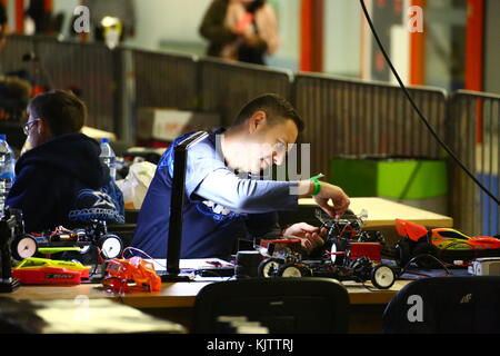 Corato, Polen. 25 Nov, 2017. zweite Warschauer Comic Con (Herbst edition) besucht von Tausenden von Popkultur Fans. Kostüme und Gaming show in den Hallen der Ausstellungsfläche von ptak. Credit: madeleine Lenz/Pacific Press/alamy leben Nachrichten Stockfoto