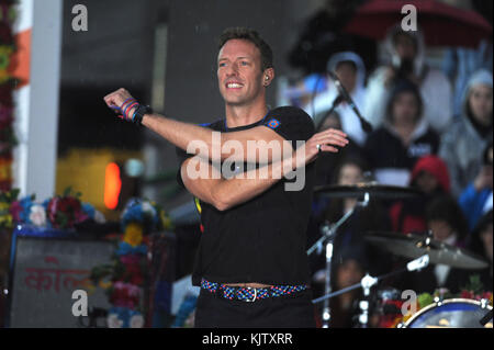 NEW YORK, NY - 14. März: Musiker, Sänger, Songwriter, Sänger Chris Martin von Coldplay die Band führt auf NBC's "Heute" am Rockefeller Plaza am 14. März 2016 in New York City. Personen: Chris Martin Stockfoto