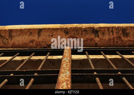 Rusty geschmiedete Tür Stockfoto