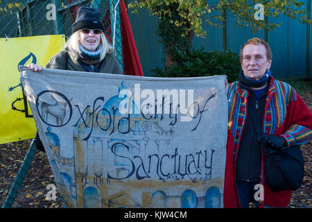 Backnang, Oxford, UK. 25. November 2017. Campsfield House Einwanderung Ausbau Center 24. Jahrestag Demonstration. Quelle: Steve Bell/Alamy leben Nachrichten Stockfoto