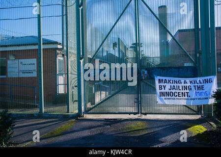 Backnang, Oxford, UK. 25. November 2017. Campsfield House Einwanderung Ausbau Center 24. Jahrestag Demonstration. Quelle: Steve Bell/Alamy leben Nachrichten Stockfoto