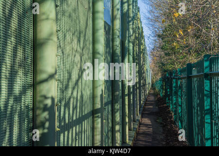 Backnang, Oxford, UK. 25. November 2017. Campsfield House Einwanderung Ausbau Center 24. Jahrestag Demonstration. Quelle: Steve Bell/Alamy leben Nachrichten Stockfoto