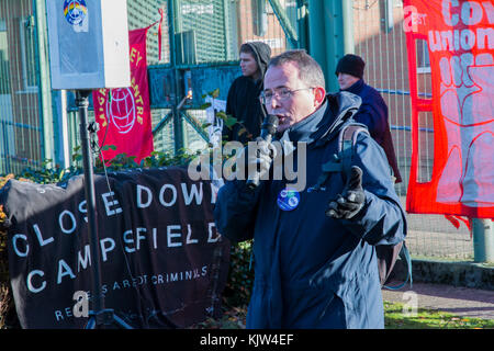 Backnang, Oxford, UK. 25. November 2017. Campsfield House Einwanderung Ausbau Center 24. Jahrestag Demonstration. Quelle: Steve Bell/Alamy leben Nachrichten Stockfoto