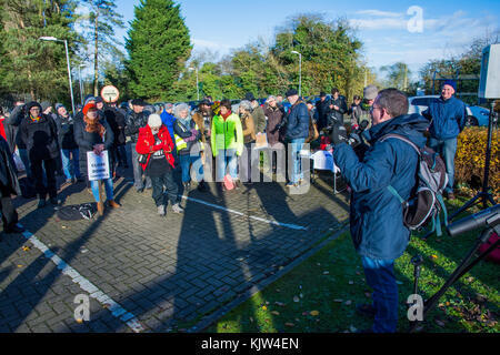 Backnang, Oxford, UK. 25. November 2017. Campsfield House Einwanderung Ausbau Center 24. Jahrestag Demonstration. Quelle: Steve Bell/Alamy leben Nachrichten Stockfoto