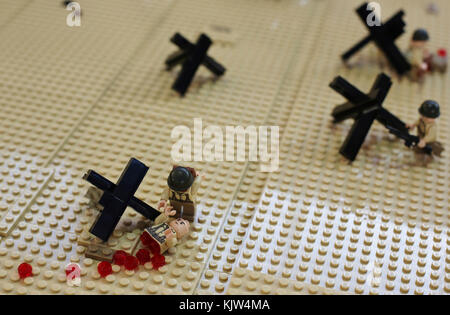 Minneapolis, Minnesota, USA. 25. November 2017. Ein Detail der Invasion am Omaha Beach, völlig neu erstellt von LEGO Steinen, die auf der LEGO Fan Expo in Minneapolis, Minnesota. Copyright Gina Kelly/Alamy leben Nachrichten Stockfoto