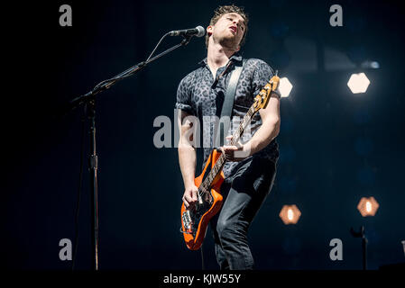 Nottingham, UK. 25. November 2017. Mike Kerr und Ben Thatcher der englischen Rock duo Royal Blood durchführen bei der Motorpoint Arena Nottingham, UK 25/11/2017 Credit: Gary Mather/alamy leben Nachrichten Stockfoto