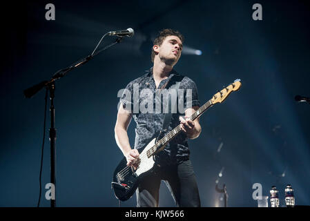 Nottingham, UK. 25. November 2017. Mike Kerr und Ben Thatcher der englischen Rock duo Royal Blood durchführen bei der Motorpoint Arena Nottingham, UK 25/11/2017 Credit: Gary Mather/alamy leben Nachrichten Stockfoto