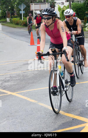 Thailand. 26 Nov, 2017. Ein Wettbewerber in den vordersten Ironman 70.3 Thailand 26. November 2017 - Radrennen Bühne Credit: Kevin hellon/Alamy leben Nachrichten Stockfoto