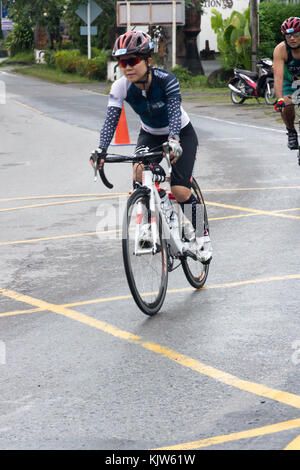 Thailand. 26 Nov, 2017. Ein Wettbewerber in den vordersten Ironman 70.3 Thailand 26. November 2017 - Radrennen Bühne Credit: Kevin hellon/Alamy leben Nachrichten Stockfoto