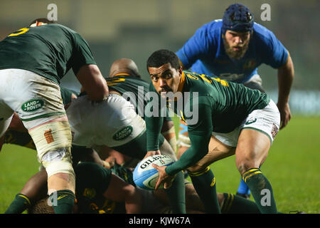 Padua, Italien. 25. November 2017. Die Springboks" Scrum Hälfte Rudy Paige passt den Ball in die internationale November Test Match zwischen Italien und Südafrika. Massimiliano Carnabuci/Alamy leben Nachrichten Stockfoto