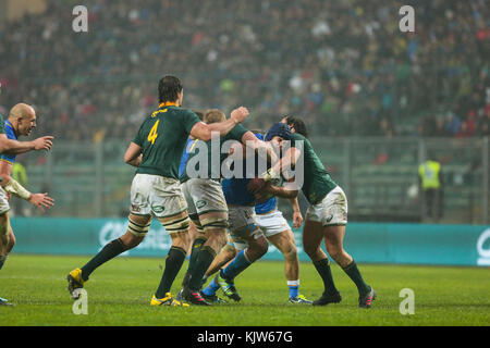 Padua, Italien. 25. November 2017. In Italien in der zweiten Reihe Dekan Budd kämpft gegen die Springboks' Verteidigung in der Internationalen november Test Match zwischen Italien und Südafrika. Massimiliano Carnabuci/Alamy leben Nachrichten Stockfoto