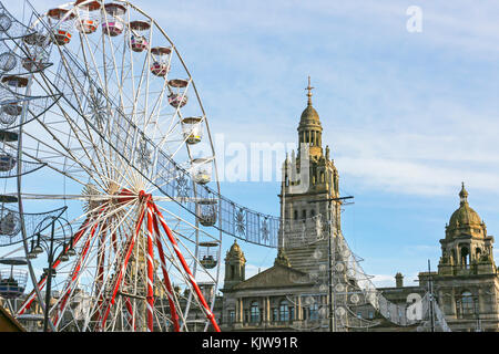 Glasgow, UK. 26 Nov, 2017. Als Teil des "Glasgow liebt feiern Weihnachten', George Square im Zentrum der Stadt in einen riesigen Jahrmarkt und internationale Food Festival gedreht wurde. Credit: Findlay/Alamy leben Nachrichten Stockfoto