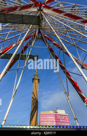 Glasgow, UK. 26 Nov, 2017. Als Teil des "Glasgow liebt feiern Weihnachten', George Square im Zentrum der Stadt in einen riesigen Jahrmarkt und internationale Food Festival gedreht wurde. Credit: Findlay/Alamy leben Nachrichten Stockfoto