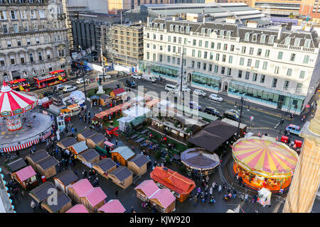 Glasgow, UK. 26 Nov, 2017. Als Teil des "Glasgow liebt feiern Weihnachten', George Square im Zentrum der Stadt in einen riesigen Jahrmarkt und internationale Food Festival gedreht wurde. Credit: Findlay/Alamy leben Nachrichten Stockfoto