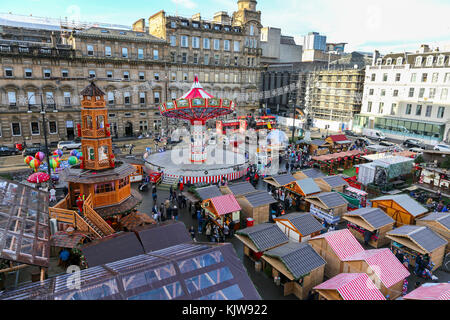 Glasgow, UK. 26 Nov, 2017. Als Teil des "Glasgow liebt feiern Weihnachten', George Square im Zentrum der Stadt in einen riesigen Jahrmarkt und internationale Food Festival gedreht wurde. Credit: Findlay/Alamy leben Nachrichten Stockfoto