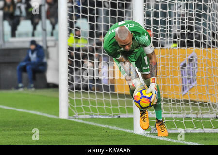 Turin, Italien. 26 Nov, 2017. Alex cordaz (FC Crotone) während der Serie ein Fußballspiel zwischen Juventus Turin und dem FC Crotone bei Allianz Stadion am 26. November 2017 in Turin, Italien. Credit: Fabio Udine/alamy leben Nachrichten Stockfoto