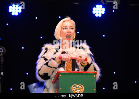 Denise Van Outen schaltet die Weihnachtsbeleuchtung in Chelmsford, Essex, Großbritannien ein Stockfoto