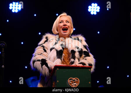 Denise Van Outen schaltet die Weihnachtsbeleuchtung in Chelmsford, Essex, Großbritannien ein Stockfoto