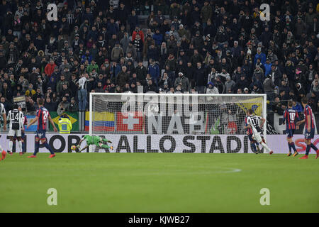 Turin, Italien. 26 Nov, 2017. Während der Serie ein Fußballspiel zwischen Juventus Turin und dem FC Crotone bei Allianz Stadion am 26. November 2017 in Turin, Italien. Credit: Antonio polia/alamy leben Nachrichten Stockfoto