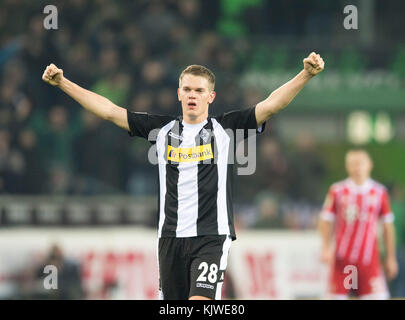 Mönchengladbach, Deutschland. November 2017. Abschlussjubel Matthias GINTER (MG) Fussball 1. Bundesliga, 13. Spieltag, Borussia Mönchengladbach (MG) - FC Bayern München (M) 2:1, am 25.11.2017 in Borussia Mönchengladbach/Deutschland. |Nutzung weltweit Guthaben: dpa/Alamy Live News Stockfoto