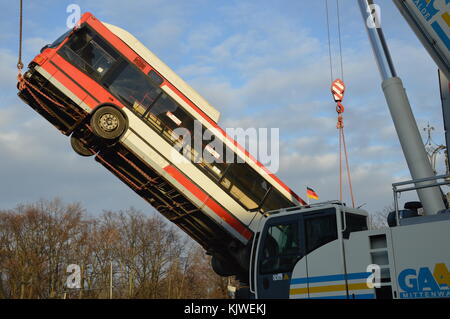 Berlin, Deutschland. 27 Nov, 2017. Deinstallation des umstrittenen Anti-Terror-Krieg Denkmal unterwegs an der Berlin Brandenburger Tor Quelle: markku Rainer peltonen/alamy leben Nachrichten Stockfoto