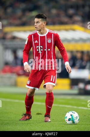 Mönchengladbach, Deutschland. November 2017. James RODRIGUEZ (M), Aktion, Fussball 1. Bundesliga, 13. Spieltag, Borussia Mönchengladbach (MG) - FC Bayern München (M) 2:1, am 25.11.2017 in Borussia Mönchengladbach/Deutschland. |Nutzung weltweit Guthaben: dpa/Alamy Live News Stockfoto