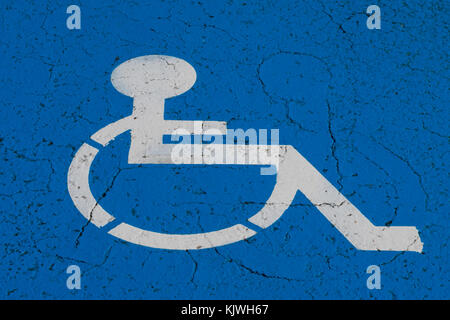 Rollstuhl Symbol auf Handicap Parkplatz: