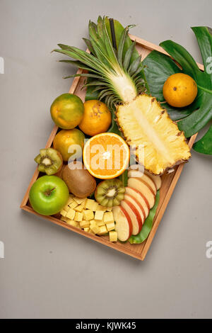 Gesunde Ernährung, Diät. Frische verschiedene tropische Früchte Stockfoto