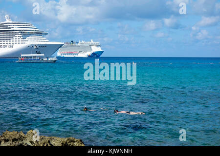 Waterfront und der Innenstadt von Georgetown auf Grand Cayman in der Cayman Islands. Stockfoto