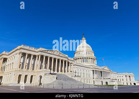 WASHINGTON DC, USA - 11. NOVEMBER 2016: Kapitolgebäude der Vereinigten Staaten an einem frühen Morgen im Herbst. Es ist der Sitz des US-Kongresses und der Vereinigten Staaten Stockfoto