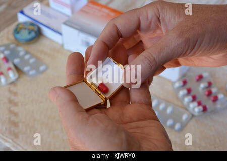 Ein gel Kapsel in einer Pille, später zu treffenden Stockfoto