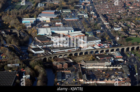 Luftaufnahme von Kirkstall Road railway Viaduct, Leeds, Großbritannien Stockfoto