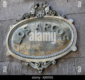 Straße Bronze Plakette am Eingang Los Arcos die Bögen oder Arkaden in Bilbao Nordspanien Stockfoto