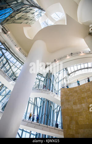Innenraum des Guggenheim Museum in Bilbao im Norden Spaniens Stockfoto