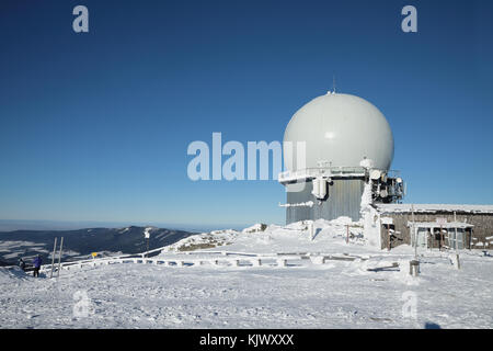 Winter Observatorium für Großer Arber. Großer Arber, Bayerisch Eisenstein, Deutschland. Winter schneebedeckten Gipfel des Mt. Großer Arber im Bayerischen Wald (Deutsch Stockfoto