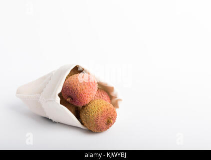 Litschi Obst auf weißem Hintergrund Stockfoto