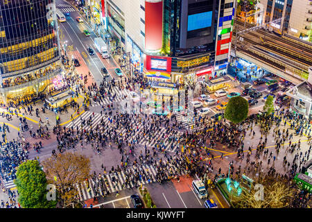 Shibuya, Tokio, Japan, Zebrastreifen und Stadtbild. Stockfoto