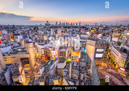 Shibuya, Tokio, Japan, Zebrastreifen und Stadtbild. Stockfoto
