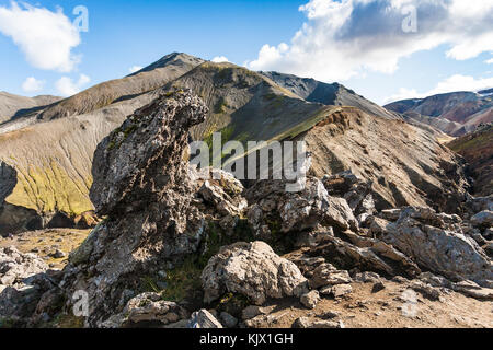 Reisen nach Island - Blick auf die vulkanischen Berge von laugahraun Lavafeld in landmannalaugar Bereich Fjallabak Nature Reserve in den Hochländern Region i Stockfoto