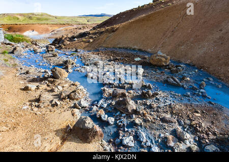 Reisen nach Island - Hot Creek in geothermischen krysuvik Bereich auf der südlichen Halbinsel (reykjanesskagi, Halbinsel Reykjanes) im September Stockfoto