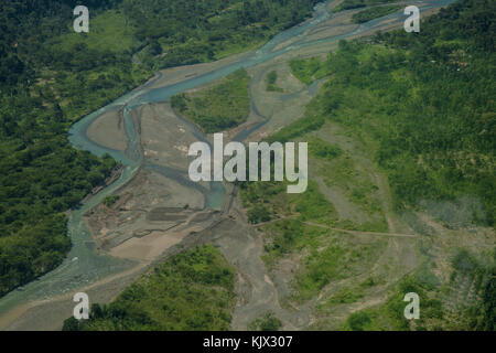 Fluss Pacuare,Berge Talamanca,Limón, Provinz Limón, Costa Rica, Luftaufnahme. Foto: Roberto Carlos Sánchez @rosanchezphoto Stockfoto