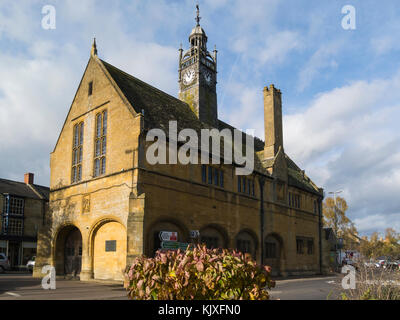 Redesdale Halle in Moreton-in-Marsh Cotswolds Gloucestershire England Großbritannien errichtet 1887 durch Sir Algernon Bertram Mitford Freeman, G. C.V.O., K.c.b 1. Stockfoto