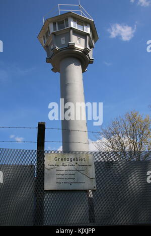 Börgerende, Deutschland - 5. Mai 2016: Der Ostseegrenzturm in Börgerende ist ein ehemaliger Wachturm der Grenzbrigade Küste der Grenztruppen Stockfoto