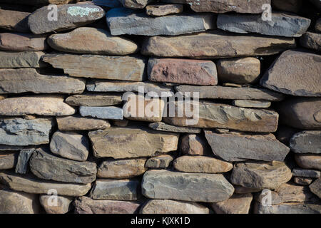 Texturen in einem Alter, alte Rock Wall auf einem Bauernhof in der tankwa Karoo Südafrika Stockfoto