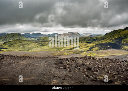 Die F28 Straße, wie die fjallabak Titel bekannt, kreuzt die Region der Landmannalaugar Berge im Süden Islands Stockfoto