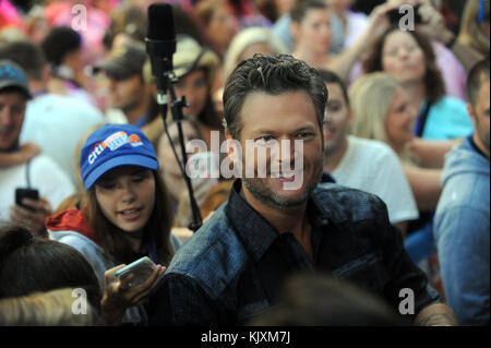 NEW YORK, NY - AUGUST 05: Der Musiker Blake Shelton tritt live auf der Bühne für die Citi Concert Series auf der heutigen NBC Show am Rockefeller Plaza am 5. August 2016 in New York City auf. Personen: Blake Shelton Stockfoto