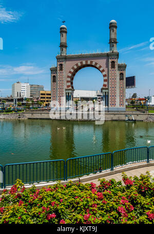 Arch im Parque de La Amistad, Freundschaft Park, Santiago de Surco Bezirk, Lima, Peru Stockfoto
