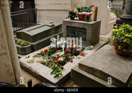 Grab des legendären Jim Morrison - die Türen Sänger und Dichter in Friedhof Père Lachaise in Paris beigesetzt Stockfoto